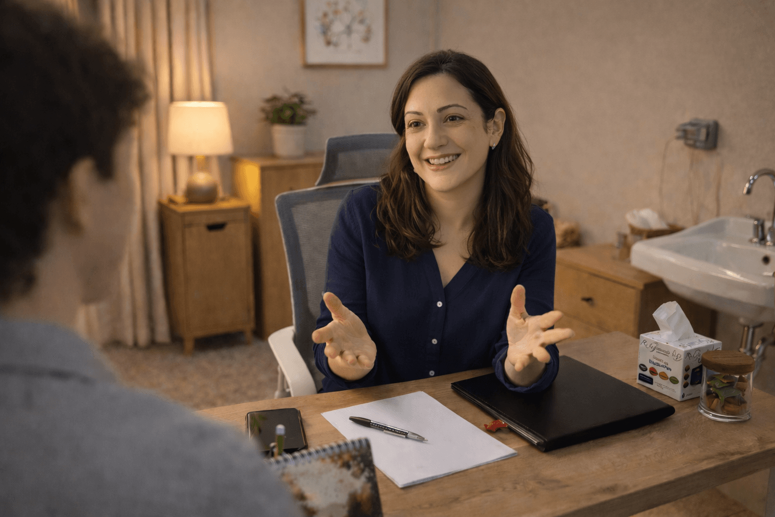 Dr. Daniela Málaga during a consultation